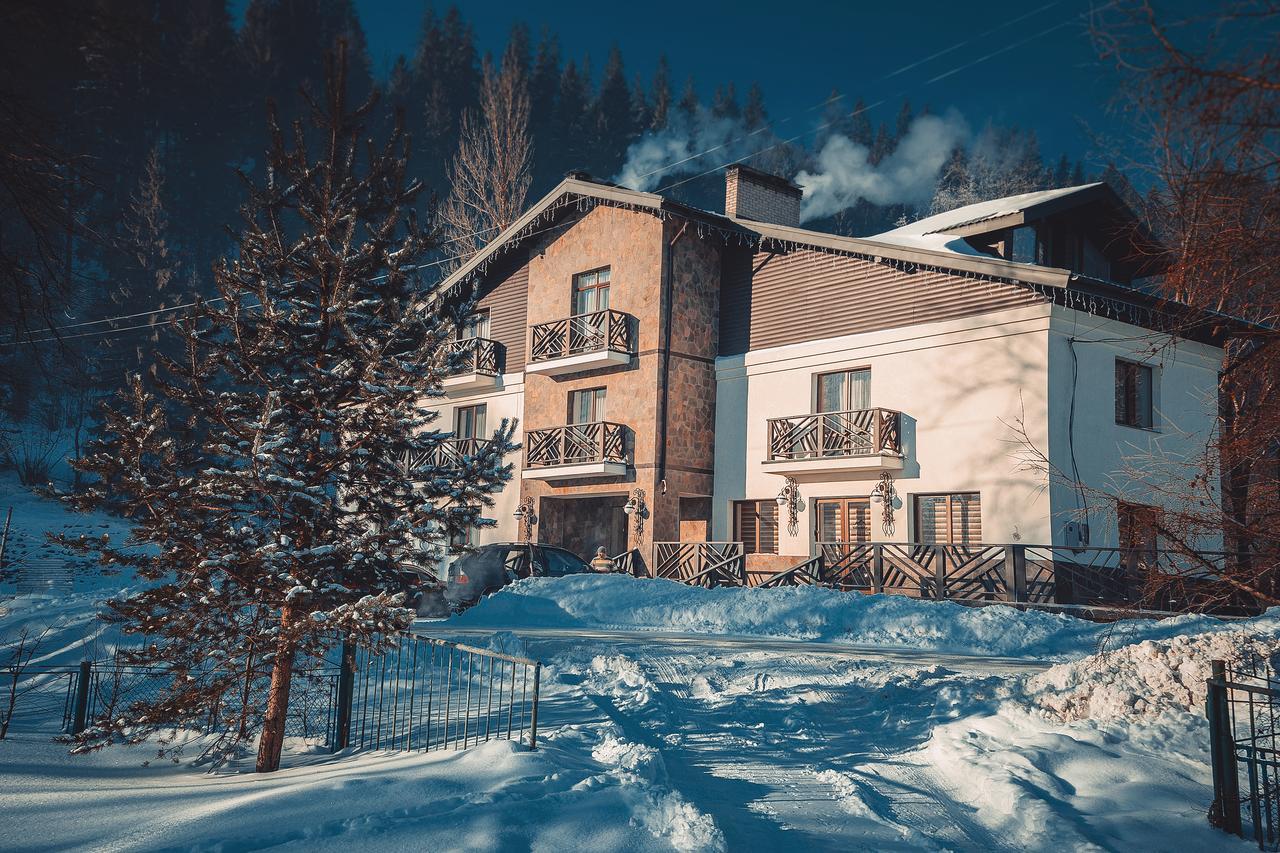 Villa Billa Tatariv Exteriör bild
